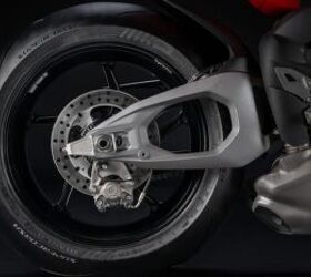 The double-sided swingarm on the 2025 Panigale V4 S.