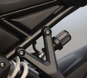 Easy-peasy: Adjusting shock preload is a snap, letting riders quickly compensate for a passenger or luggage.