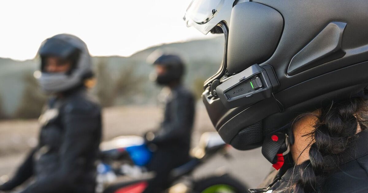 cell phone enabled motorcycle helmet GDM DEMON HYPERSONIC Bluetooth Matte Black / Tinted & Clear / Small answer calls automatically 5 Smart Helmets That Will