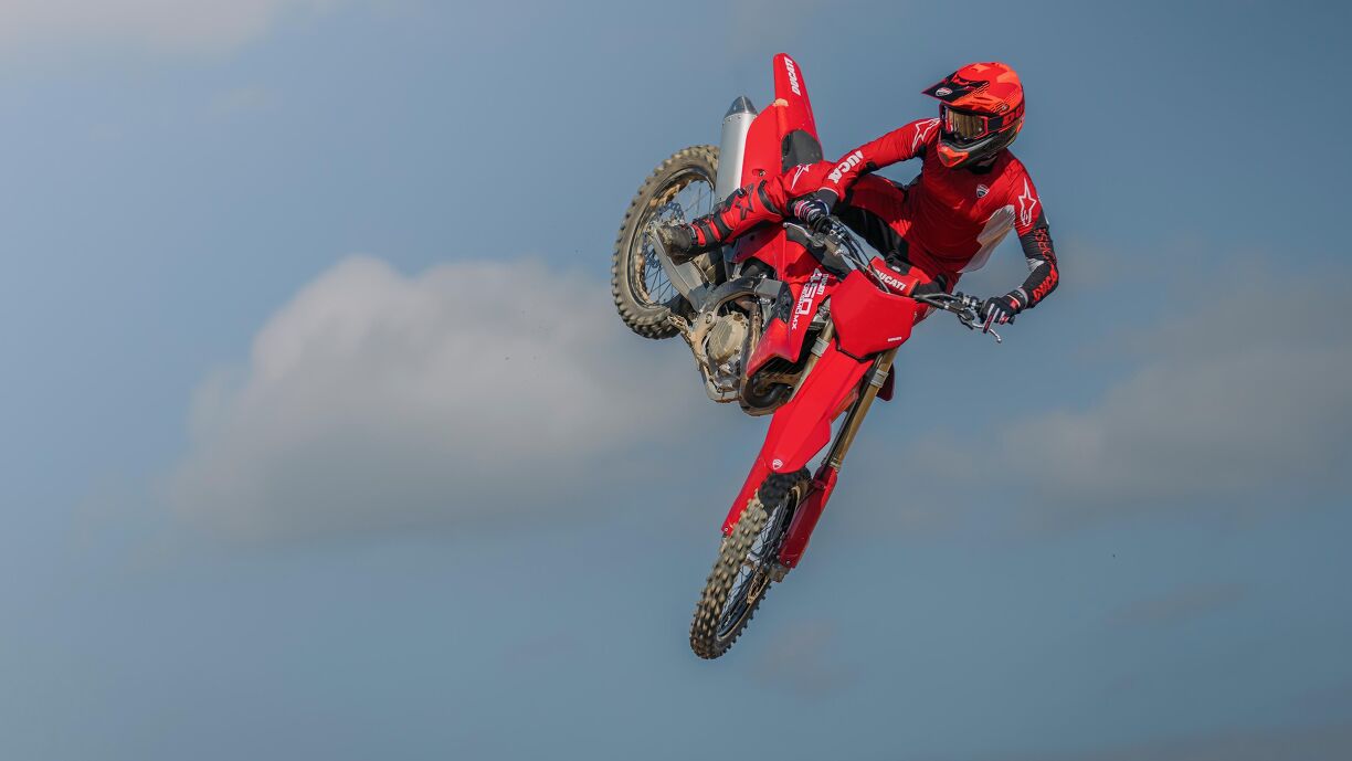 Mx First Form 2026 Ducati Desmo450 MX – First Look | Motorcycle.com