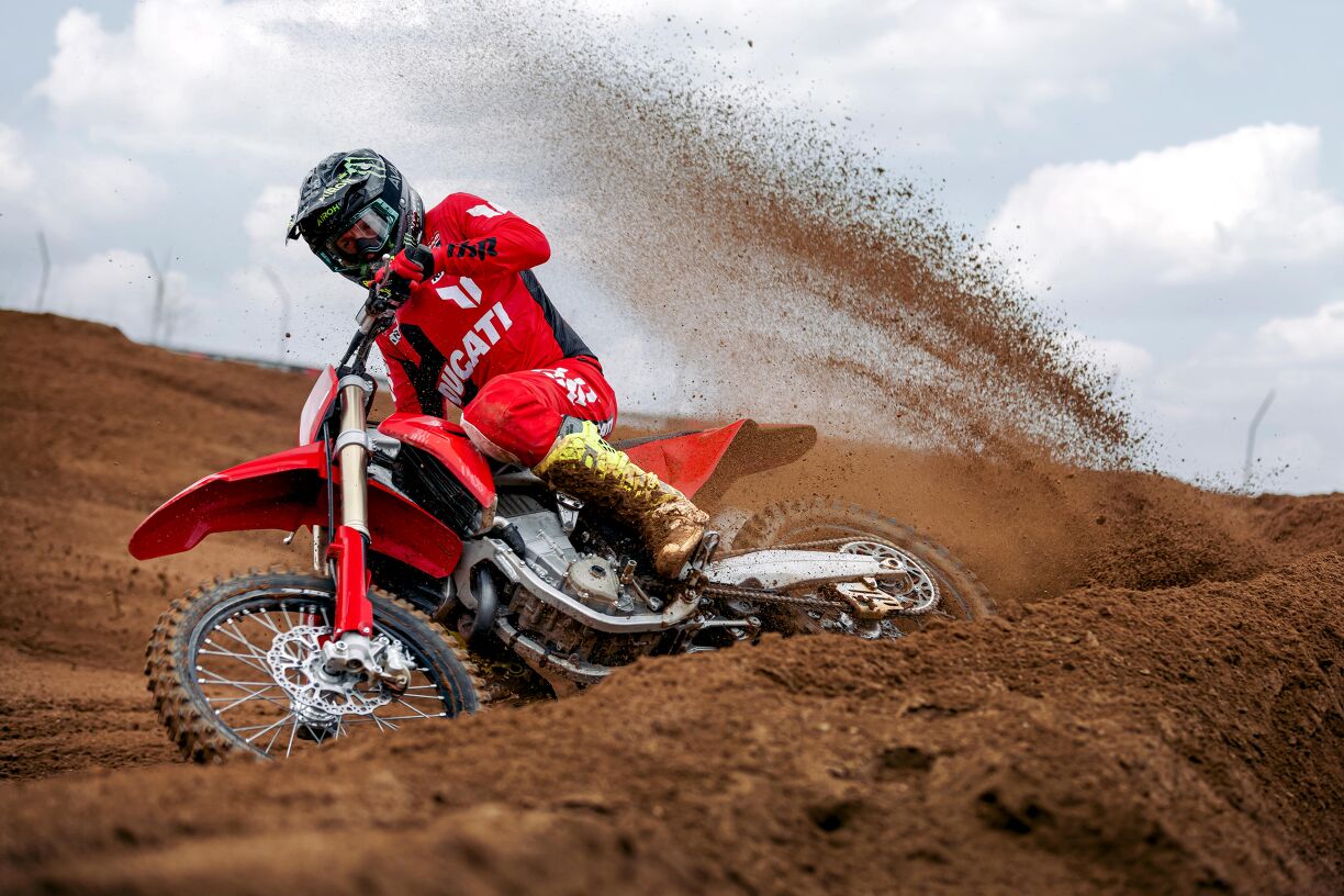 Mx First Form 2026 Ducati Desmo450 MX – First Look | Motorcycle.com