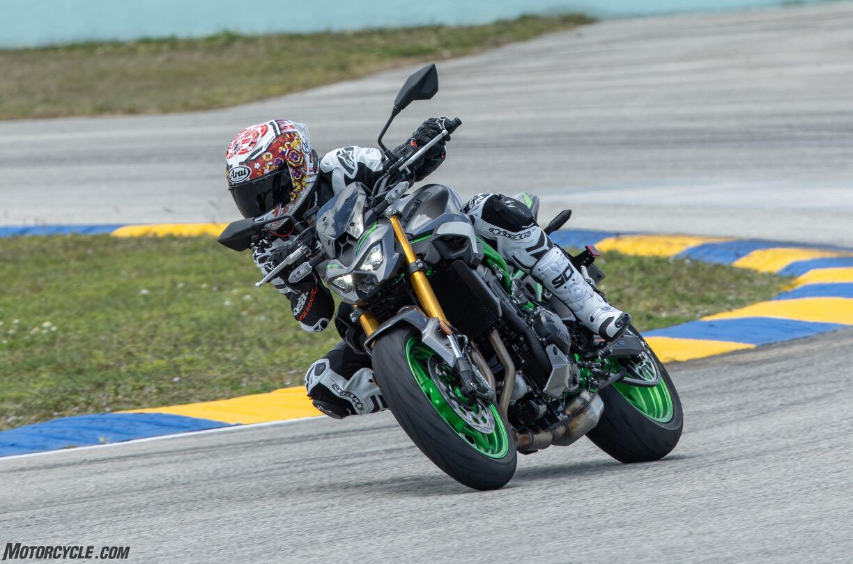 2025 Kawasaki Z900 SE Review Gallery | Motorcycle.com