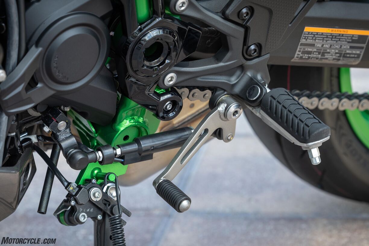 2025 Kawasaki Z900 SE Review Gallery | Motorcycle.com