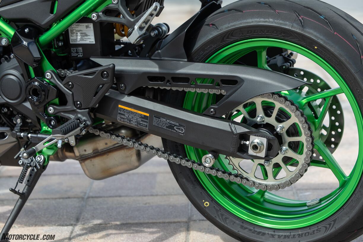 2025 Kawasaki Z900 SE Review Gallery | Motorcycle.com
