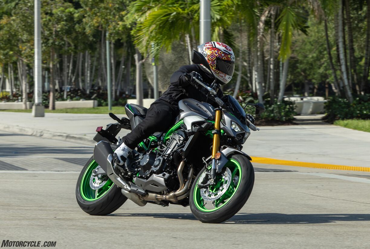 2025 Kawasaki Z900 SE Review Gallery | Motorcycle.com
