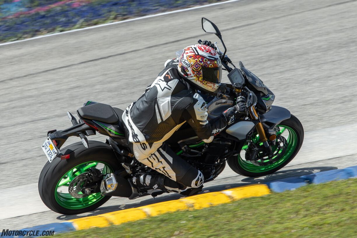 2025 Kawasaki Z900 SE Review Gallery | Motorcycle.com