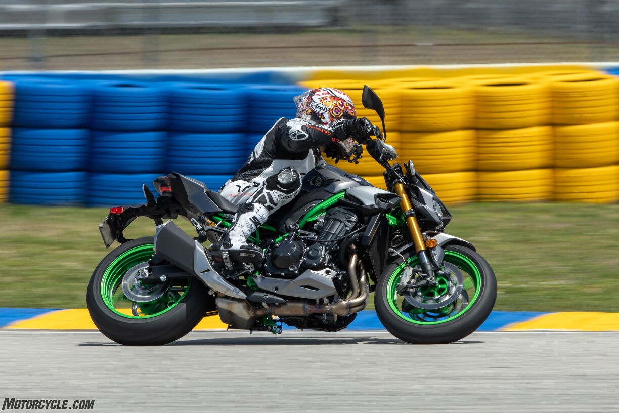 2025 Kawasaki Z900 SE Review Gallery | Motorcycle.com
