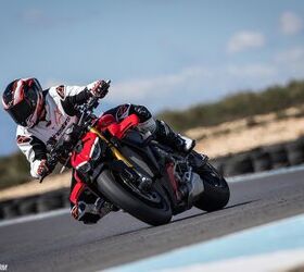 Between the Brembo master cylinder, Hypure calipers, dual 330mm rotors, and Pirelli Superbike slicks, front end confidence was at a high.