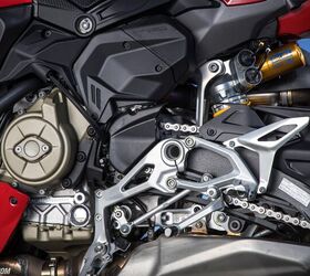 Ducati’s Quick Shift 2.0 works by positioning the sensor on the gear drum which identifies the gear engaged. Ducati says this offers the rider a “more direct feeling that is easier to repeat, less “rubbery” and with reduced travel.” In practice, the quickshifter doesn’t seem to work as smoothly as previous versions.