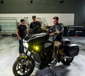ユウ UFC Champ Cody Garbrandt Receives Forged Series Indian Custom