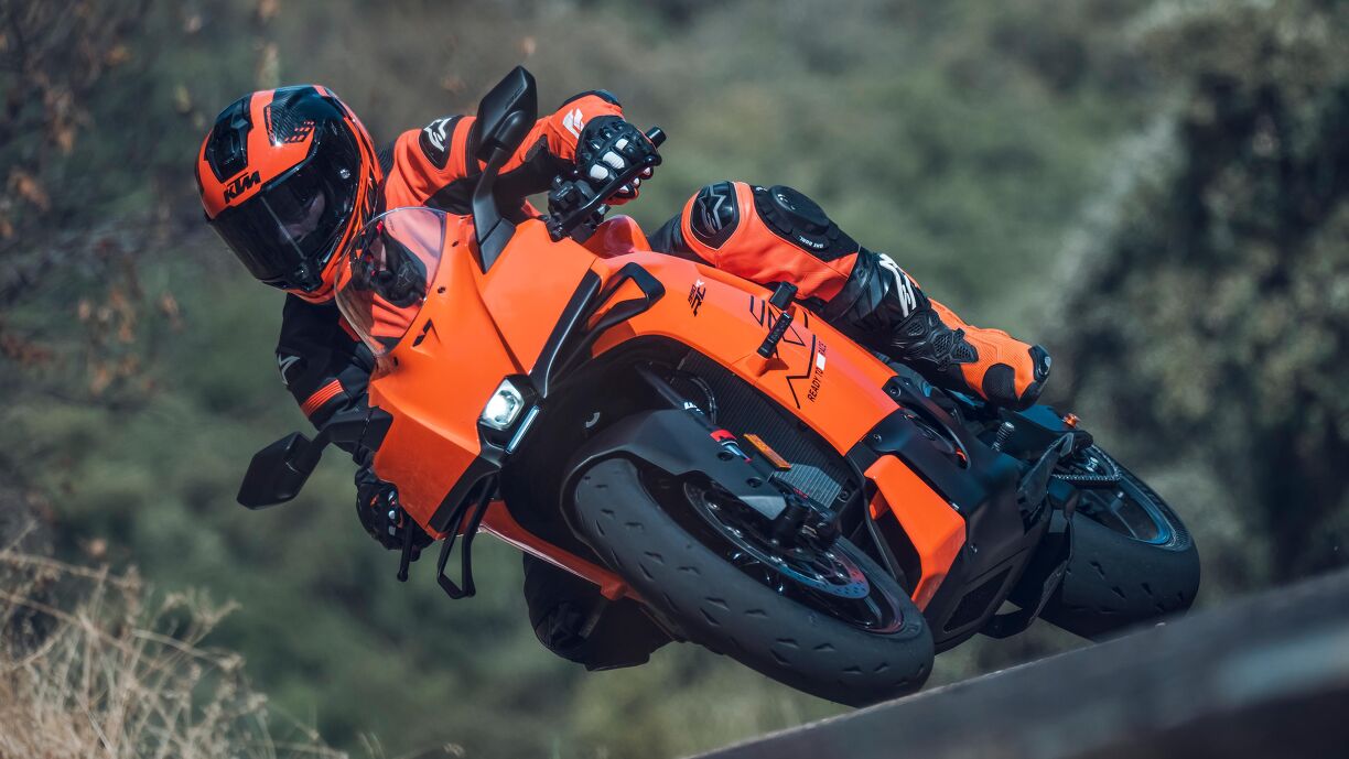 2026 KTM 990 RC R First Look Motorcycle 2026-ktm-990-rc-r-first-look-motorcycle