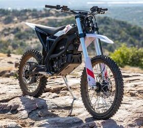 The Zero XE is the bigger brother to the XB. Scaled slightly smaller than a motocrosser, the XE also plays in a field of electric dirtbikes that have become popular lately.