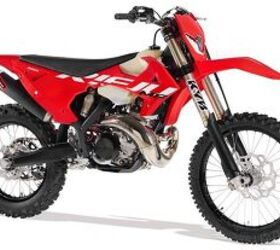 2026 Rieju MR RACING 300i | Motorcycle.com