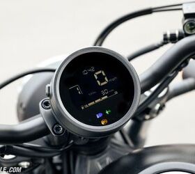The Rebel’s LCD screen is simple, but effective. The green “A” icon on the bottom indicates the E-Clutch is activated. If you pull the clutch in, the light turns off.
