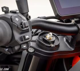 Dials atop both fork tubes make it easy to change compression and rebound. Different mounting points for the bar allow for further customization. Finally, the joystick on the switchgear can be used to scroll through the dash if your gloved finger can’t. The switch on top activates cruise control, but can also adjust wheelie control in Track Mode (cruise control is deactivated in Track Mode).