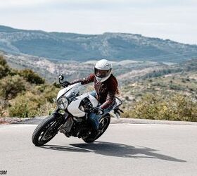 2026 triumph thruxton 400 review gallery