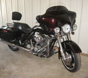 GORGEOUS 2011  Harley Davidson Street Glide, SHOWROOM CONDITION 5K mil