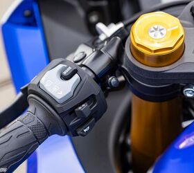 While many of its competitors have numerous buttons to change different settings, the GSX-R’s toggle is refreshing in its simplicity.