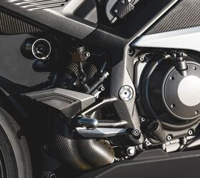 While you don’t see much of the engine here, what you can see is the top of the cylinder head is practically aligned with the crankcase.