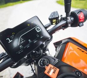 While the new TFT is the same size (not the monster dash fitted to the 990 Duke), it now features beveled edges and a new anti-glare coating. Though, as you can see in the image, I’m not sure the new coating is much of an upgrade.
