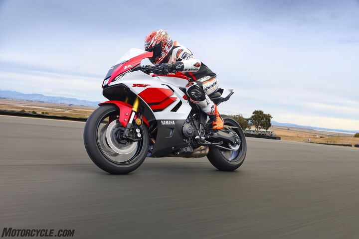 Бюджетний технологічний бренд Yamaha R7 успадковує електроніку супербайка R1